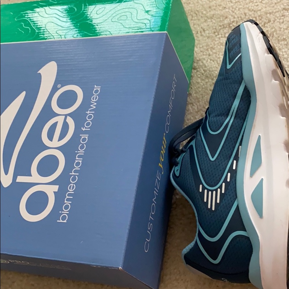 Aveo Valiant Walking shoe worn Once